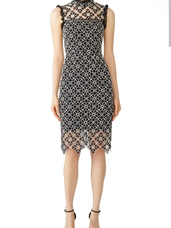 Monique Lhuillier Dresses & Skirts - Ivory Lace Sheath Dress. Size 6